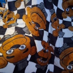 COMFORTBLE "FIVE NIGHTS AT FREDDY'S" GAMING BLANKET OR THROW.